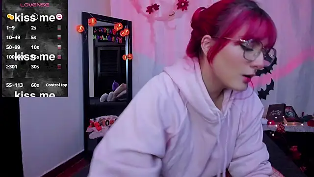 Snapshot of Dafne_Moon chatting on October 18, 5:54 am Dafne Moon online show from October 18, 5:54 am