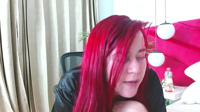 Snapshot of Sophie_ponce chatting on June 3, 2:33 pm Sophie ponce online show from June 3, 2:33 pm