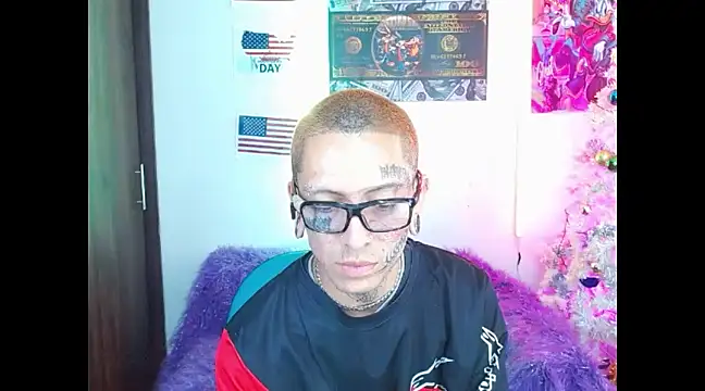 Snapshot of deivid_estrada chatting on December 28, 6:50 pm deivid estrada online show from December 28, 6:50 pm