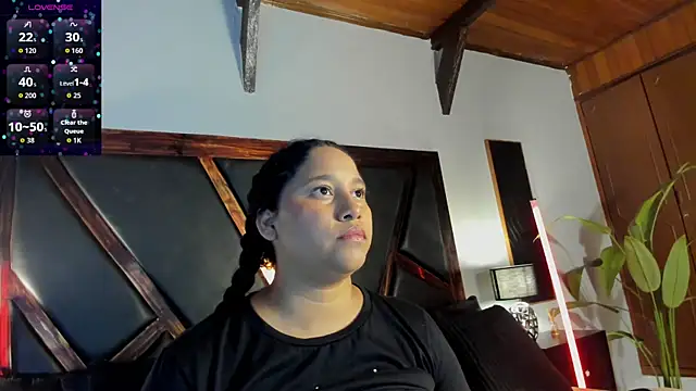 Snapshot of EmiliWilliams chatting on April 24, 12:02 am EmiliWilliams online show from April 24, 12:02 am
