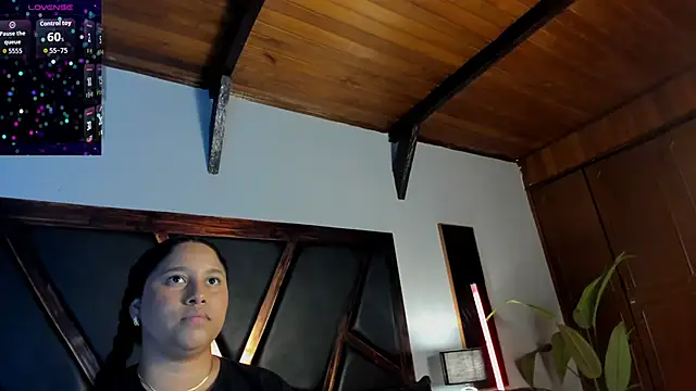 Snapshot of EmiliWilliams chatting on April 24, 11:18 pm EmiliWilliams online show from April 24, 11:18 pm