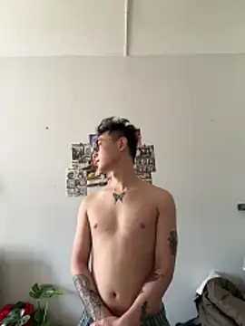 Snapshot of Eric246 chatting on February 8, 7:01 am Eric246 online show from February 8, 7:01 am