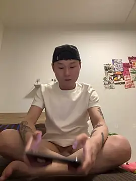 Snapshot of Eric246 chatting on February 10, 12:31 pm Eric246 online show from February 10, 12:31 pm