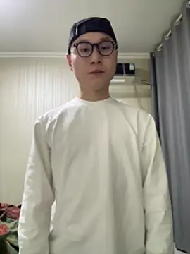 Snapshot of Eric246 chatting on February 20, 4:51 pm Eric246 online show from February 20, 4:51 pm