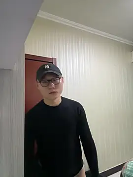 Snapshot of Eric246 chatting on February 24, 3:54 pm Eric246 online show from February 24, 3:54 pm