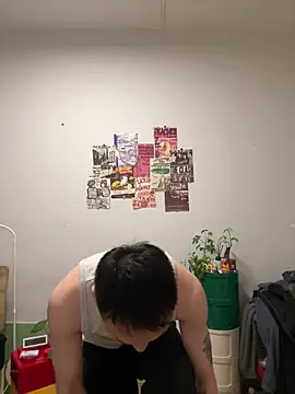 Snapshot of Eric246 chatting on April 4, 12:02 pm Eric246 online show from April 4, 12:02 pm