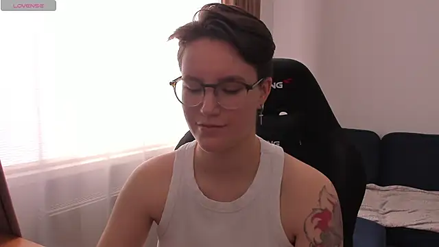 JessieFlower online show from April 2, 7:39 am