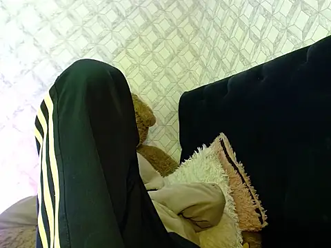 Emma-Wilson online show from March 19, 5:06 pm