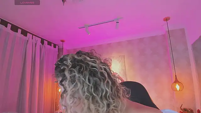 Snapshot of Shantall__ chatting on May 6, 11:15 am Shantall online show from May 6, 11:15 am