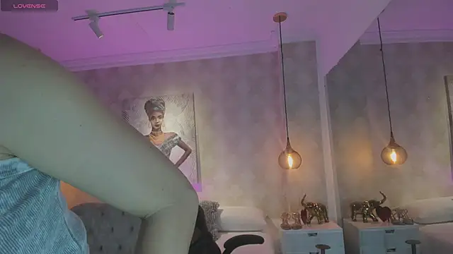 Snapshot of Shantall__ chatting on June 16, 11:13 am Shantall online show from June 16, 11:13 am