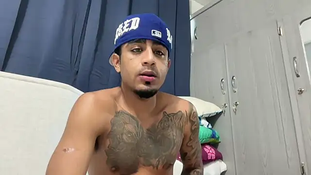 dominic brandd23 online show from November 6, 6:20 pm