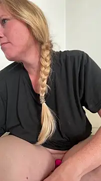 Snapshot of MoniqueLaFee chatting on July 20, 12:07 pm MoniqueLaFee online show from July 20, 12:07 pm