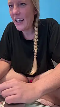 Snapshot of MoniqueLaFee chatting on July 23, 7:28 am MoniqueLaFee online show from July 23, 7:28 am
