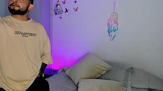 Snapshot of Chloe_Johnson_ chatting on March 12, 3:34 am Chloe Johnson online show from March 12, 3:34 am