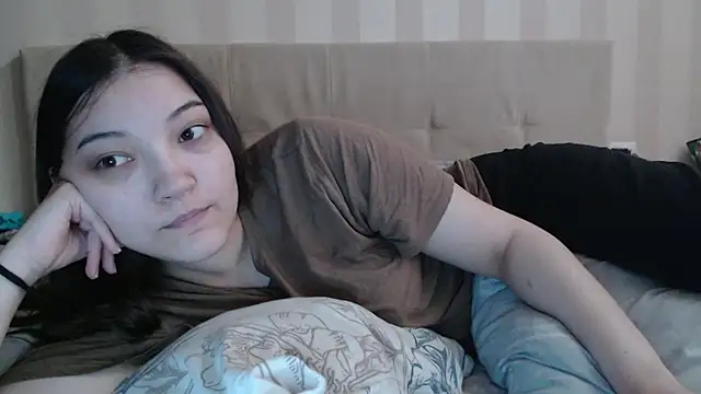 Snapshot of AlisaDevis chatting on May 16, 6:21 am AlisaDevis online show from May 16, 6:21 am