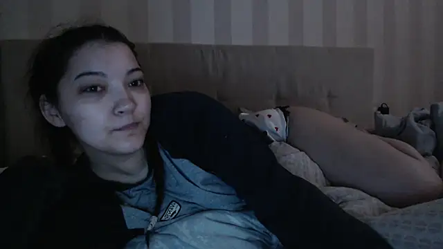 Snapshot of AlisaDevis chatting on June 27, 5:56 am AlisaDevis online show from June 27, 5:56 am