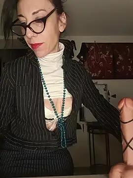 Snapshot of freyamoret chatting on May 7, 2:17 am freyamoret online show from May 7, 2:17 am