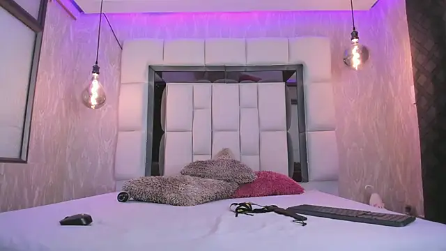 Snapshot of summer_lee_ chatting on February 11, 8:52 pm summer lee online show from February 11, 8:52 pm