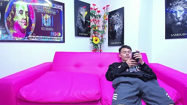Snapshot of hard_Sex_No_Mercy chatting on February 6, 11:19 pm hard Sex No Mercy online show from February 6, 11:19 pm