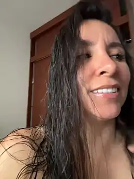 Snapshot of emely_sexx20 chatting on February 20, 10:21 pm emely sexx20 online show from February 20, 10:21 pm