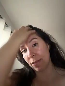 Snapshot of emely_sexx20 chatting on February 25, 10:19 pm emely sexx20 online show from February 25, 10:19 pm