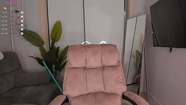 Snapshot of helen_ramsay chatting on October 14, 3:02 pm helen ramsay online show from October 14, 3:02 pm