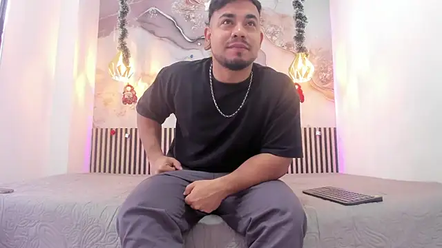 BrianMalonee online show from December 15, 12:09 pm