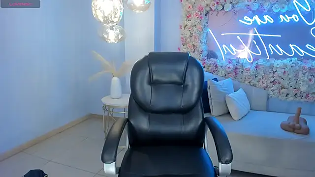 AlessaRomero online show from December 15, 8:02 pm