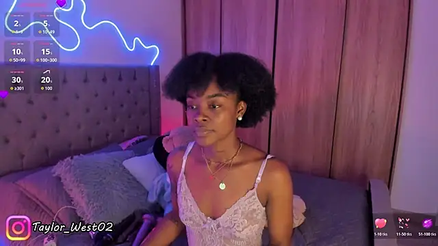 Snapshot of Miss_westt_ chatting on June 25, 6:40 am Miss westt online show from June 25, 6:40 am