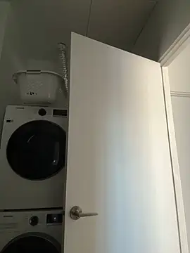 Snapshot of Your_Paris chatting on January 16, 9:08 pm Your Paris online show from January 16, 9:08 pm