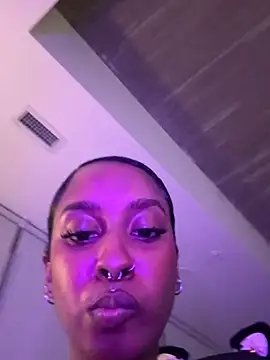 Snapshot of Your_Paris chatting on January 18, 5:22 am Your Paris online show from January 18, 5:22 am