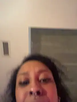 Snapshot of Your_Paris chatting on February 3, 3:04 am Your Paris online show from February 3, 3:04 am