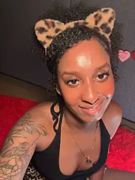 Snapshot of Your_Paris chatting on February 15, 7:51 am Your Paris online show from February 15, 7:51 am