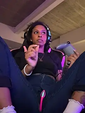 Snapshot of Your_Paris chatting on February 17, 2:08 am Your Paris online show from February 17, 2:08 am