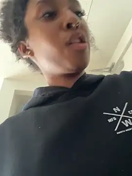 Snapshot of Your_Paris chatting on February 17, 8:26 pm Your Paris online show from February 17, 8:26 pm