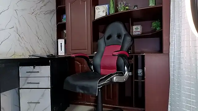 MissEscarleth online show from November 28, 2:47 am