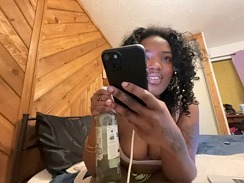 Snapshot of magicalc00ch chatting on June 12, 8:57 am magicalc00ch online show from June 12, 8:57 am