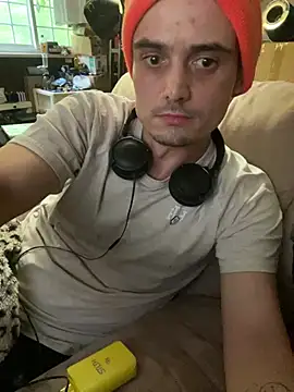 JustTylerr online show from June 21, 11:46 am