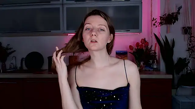 Snapshot of Elly_Helly chatting on January 15, 8:37 pm Elly Helly online show from January 15, 8:37 pm