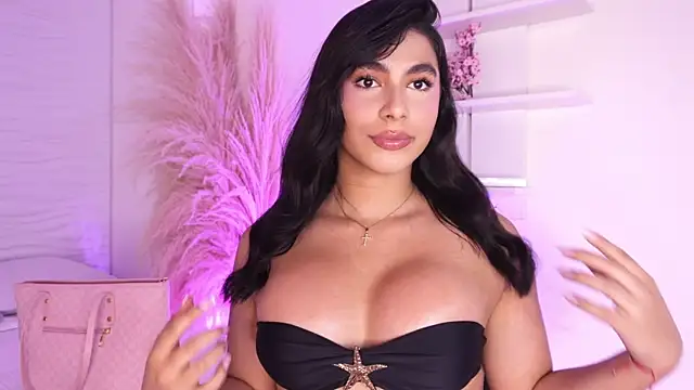Snapshot of IsabelleFoxx_ chatting on July 10, 4:50 am IsabelleFoxx online show from July 10, 4:50 am