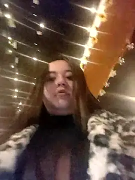 Snapshot of Cristal__04 chatting on April 21, 1:42 am Cristal 04 online show from April 21, 1:42 am
