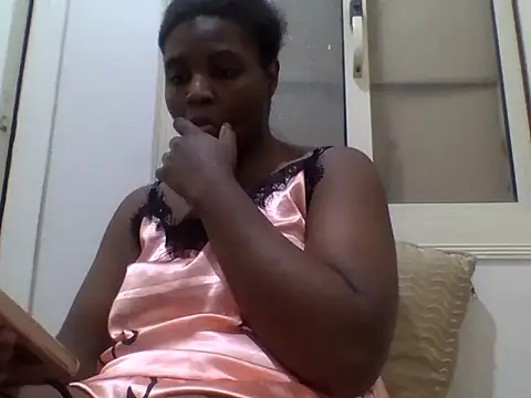 queenzuena online show from May 8, 9:53 pm