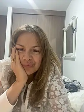 Snapshot of Leyna_liu chatting on September 14, 2:00 am Leyna liu online show from September 14, 2:00 am