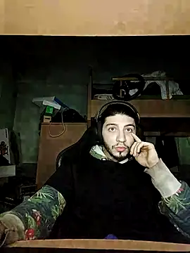 Snapshot of kleineid77 chatting on March 31, 9:15 pm kleineid77 online show from March 31, 9:15 pm