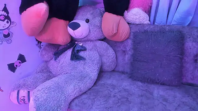 isaaclatino online show from November 13, 11:58 pm