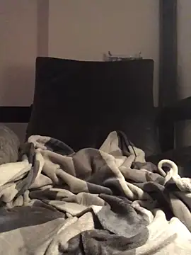 Snapshot of Simboxxx040 chatting on December 18, 5:04 am Simboxxx040 online show from December 18, 5:04 am