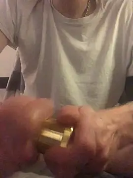 Snapshot of Simboxxx040 chatting on December 19, 5:29 am Simboxxx040 online show from December 19, 5:29 am