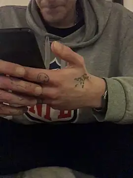 Snapshot of Simboxxx040 chatting on January 9, 12:41 pm Simboxxx040 online show from January 9, 12:41 pm