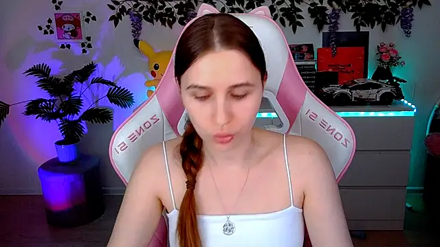 AliceCharmy online show from April 26, 4:15 pm