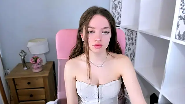 GraceLips online show from March 26, 7:36 am